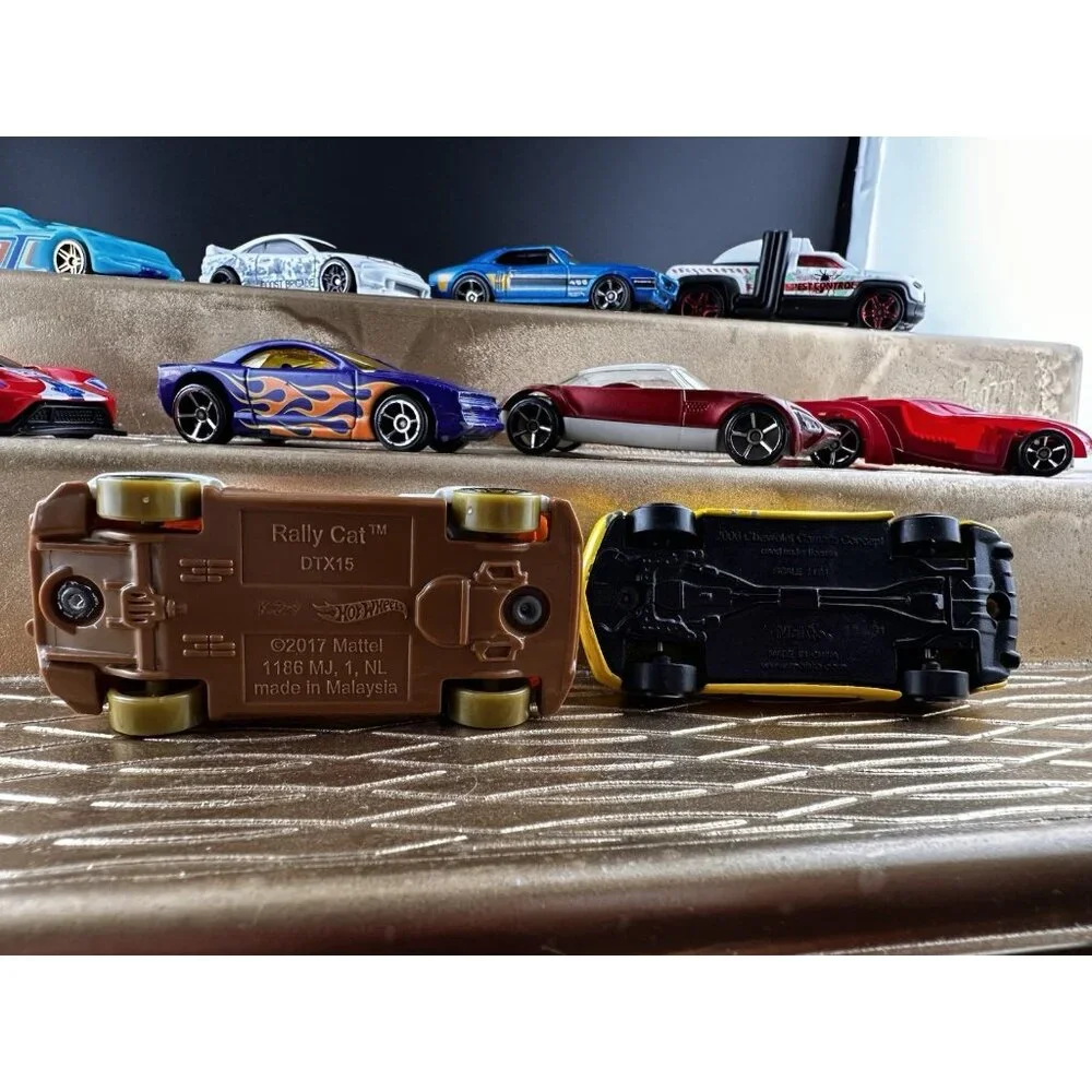 Lot Of 12 Hot Wheels‎ Maisto Diecast Cars And Trucks Modern And Vintage